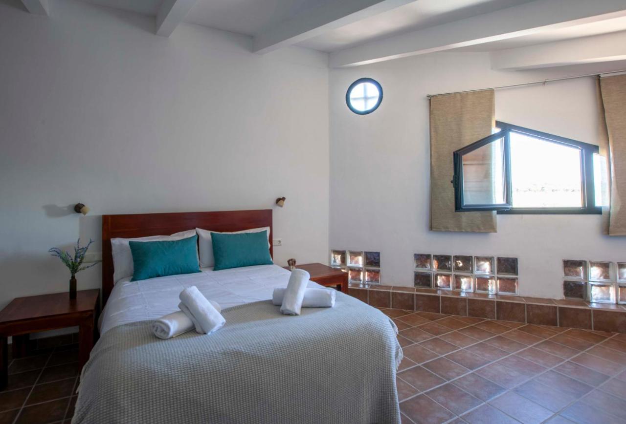 Apartamentos Turisticos Lobelia Suites La Garrovilla Luaran gambar